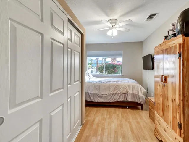 24-9187 Oakmount Blvd-24