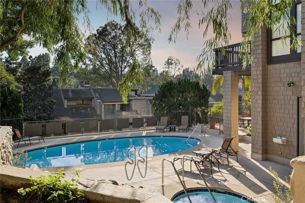 Charming pool, jacuzzi and sun bathing area.