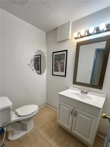 1/2 Bathroom