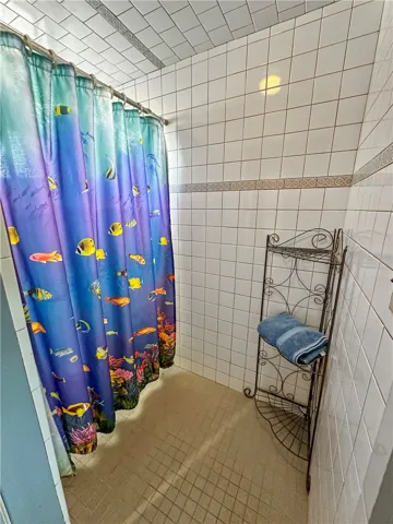1/2 Bathroom Shower only