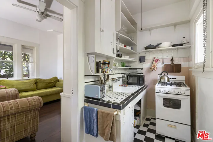 Second house kitchen