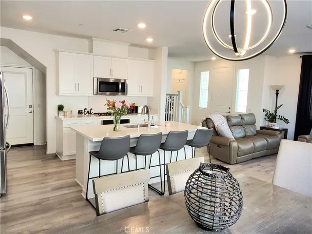 Spacious Kitchen with Breakfast Bar