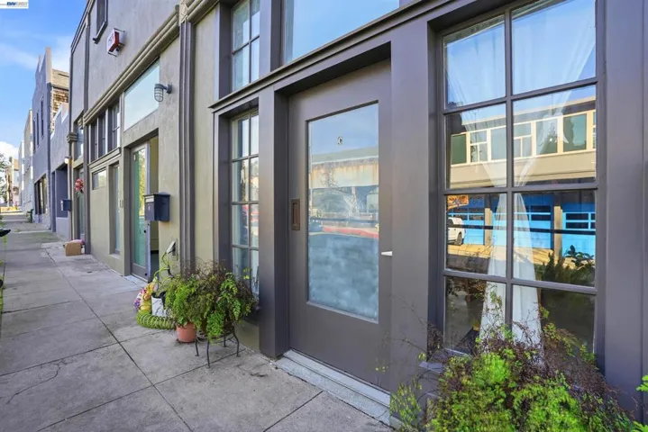 Well-maintained facade with fresh exterior paint, new roof, and a welcoming street presence. Centrally located near downtown, Carquinas Bridge & the waterfront.
