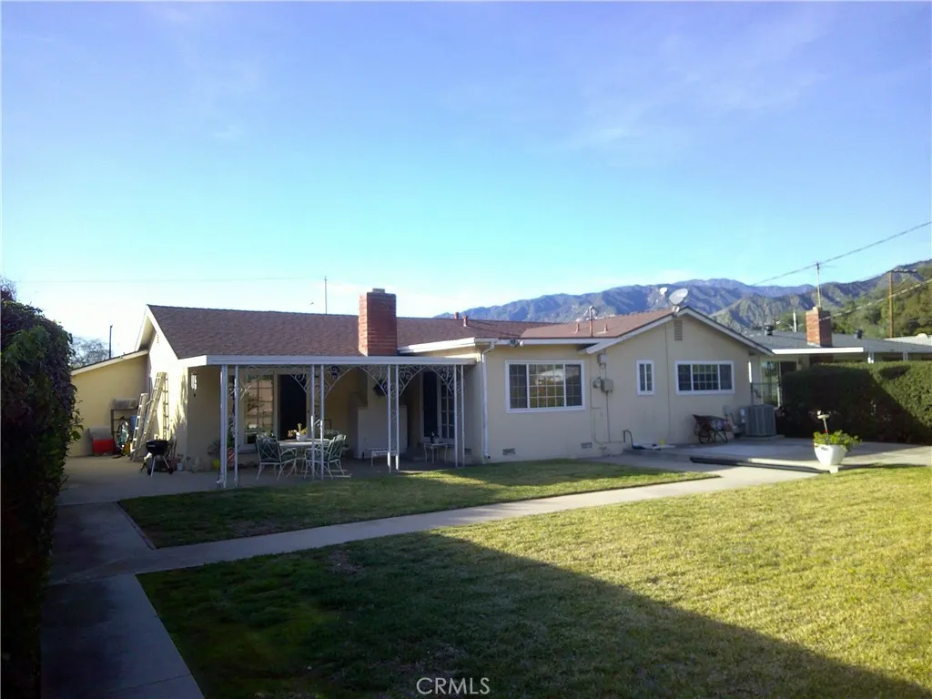 1116 N Old Mill, Azusa, California 91702 home-pic-2