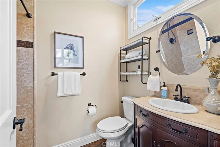 Main Floor Ensuite Bathroom