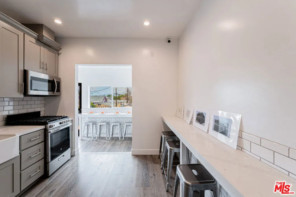 COMMUNITY KITCHEN
