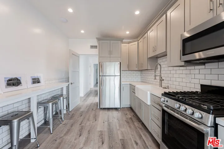 COMMUNITY KITCHEN