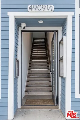 STAIRCASE TO UPPER FLOOR