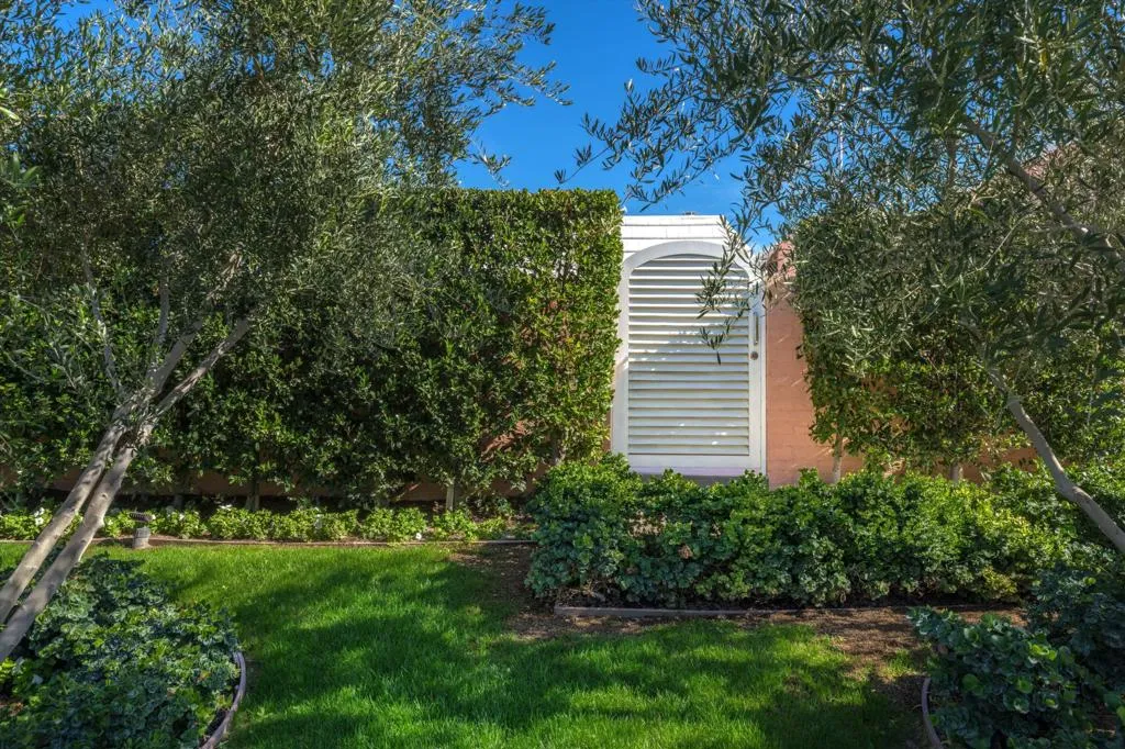 47200 Amir Drive, Palm Desert, California 92260 home-pic-24