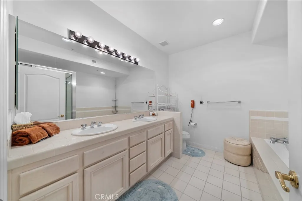 453 S Barrington, Los Angeles, California 90049 home-pic-11