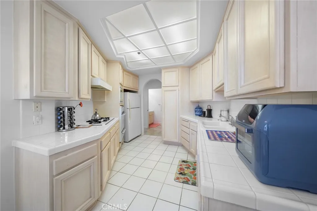 453 S Barrington, Los Angeles, California 90049 home-pic-13