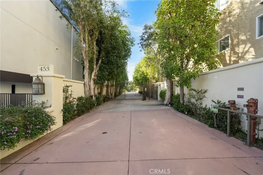 453 S Barrington, Los Angeles, California 90049 home-pic-22