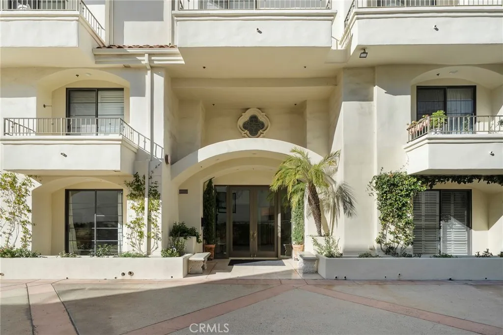 453 S Barrington, Los Angeles, California 90049 home-pic-1