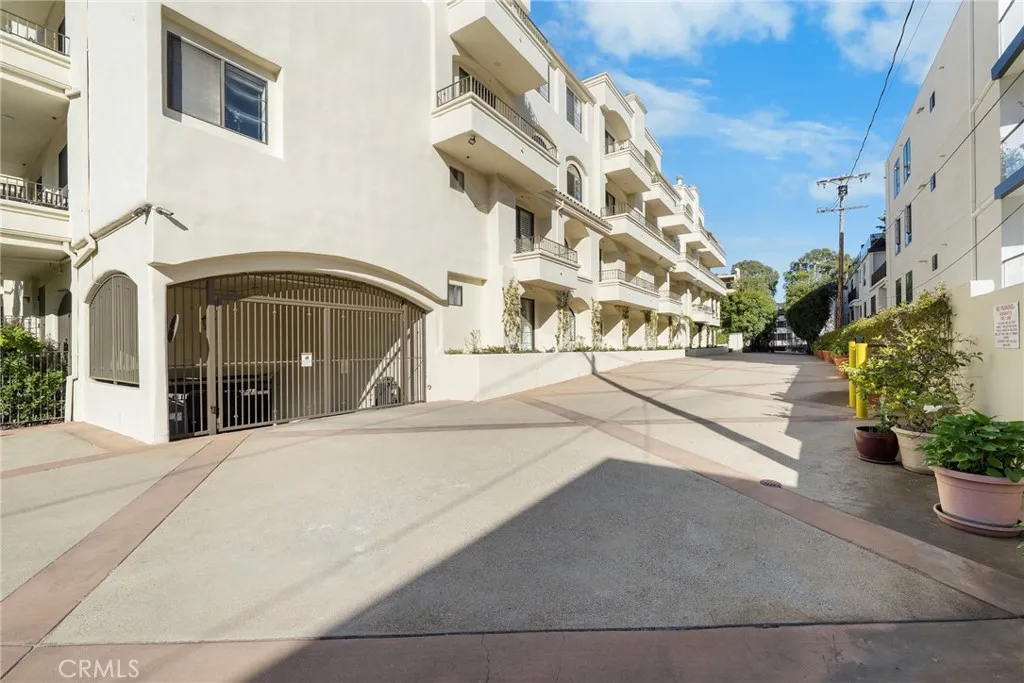 453 S Barrington, Los Angeles, California 90049 home-pic-21