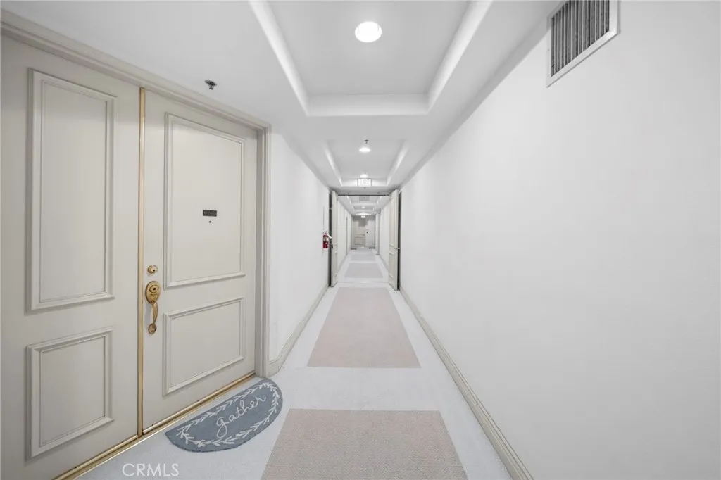 453 S Barrington, Los Angeles, California 90049 home-pic-3