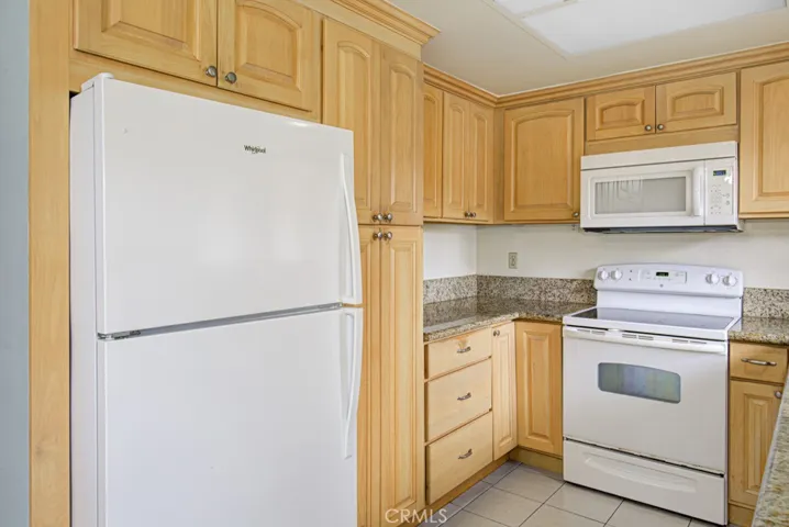 Another view of the kitchen.