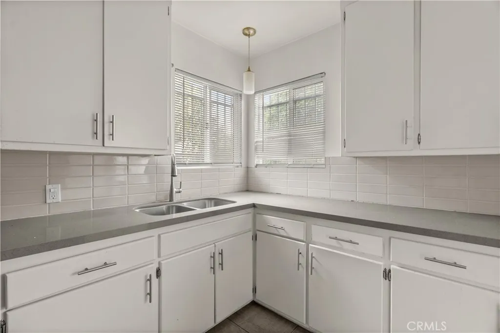 154 E 82nd Place, Los Angeles, California 90003 home-pic-13