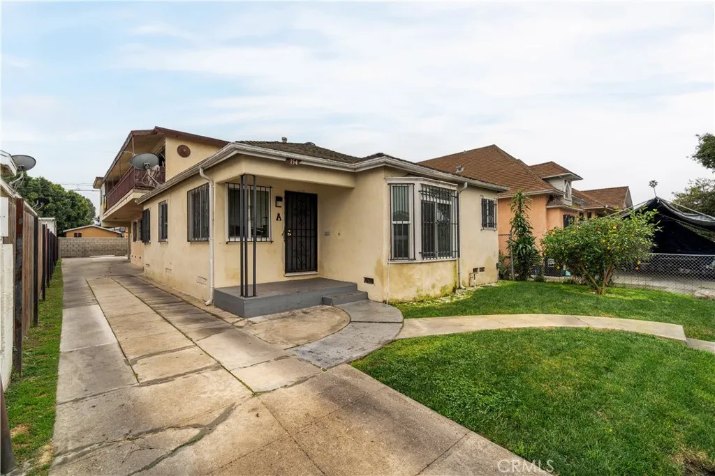 154 E 82nd Place, Los Angeles, California 90003 home-pic-1