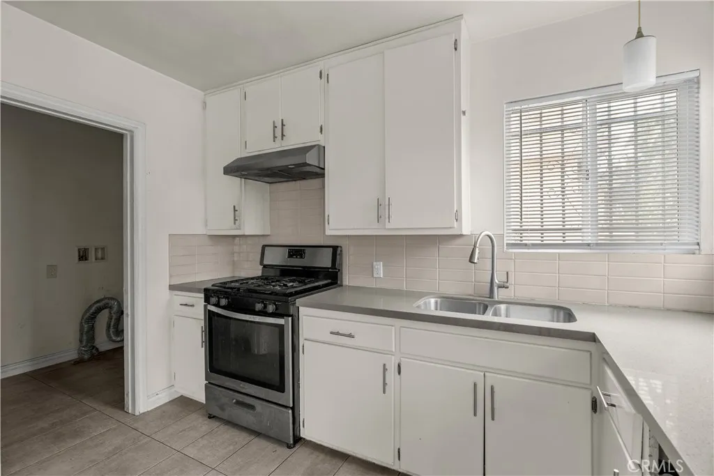 154 E 82nd Place, Los Angeles, California 90003 home-pic-15