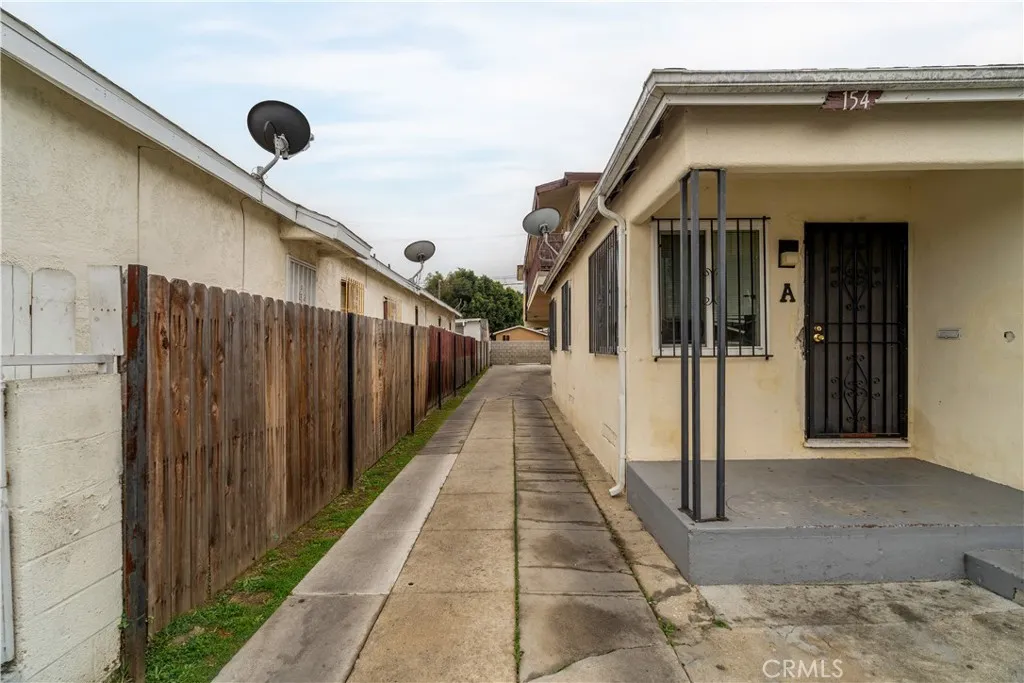 154 E 82nd Place, Los Angeles, California 90003 home-pic-3