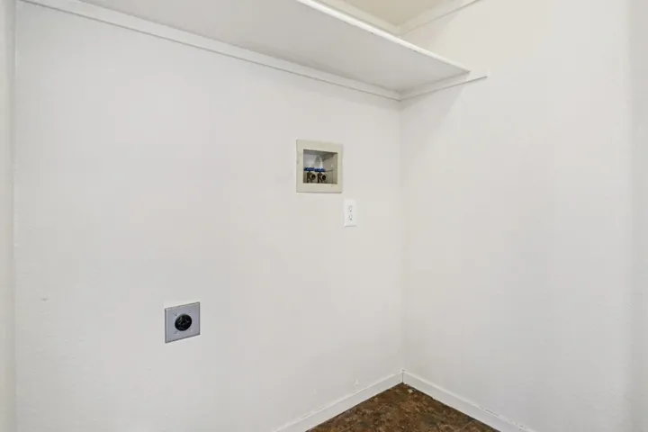 Washroom featuring electric dryer hookup and washer hookup