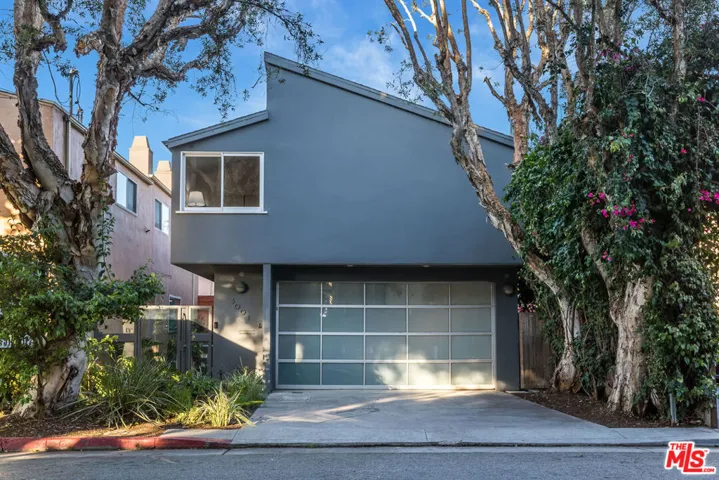 Driveway/Garage