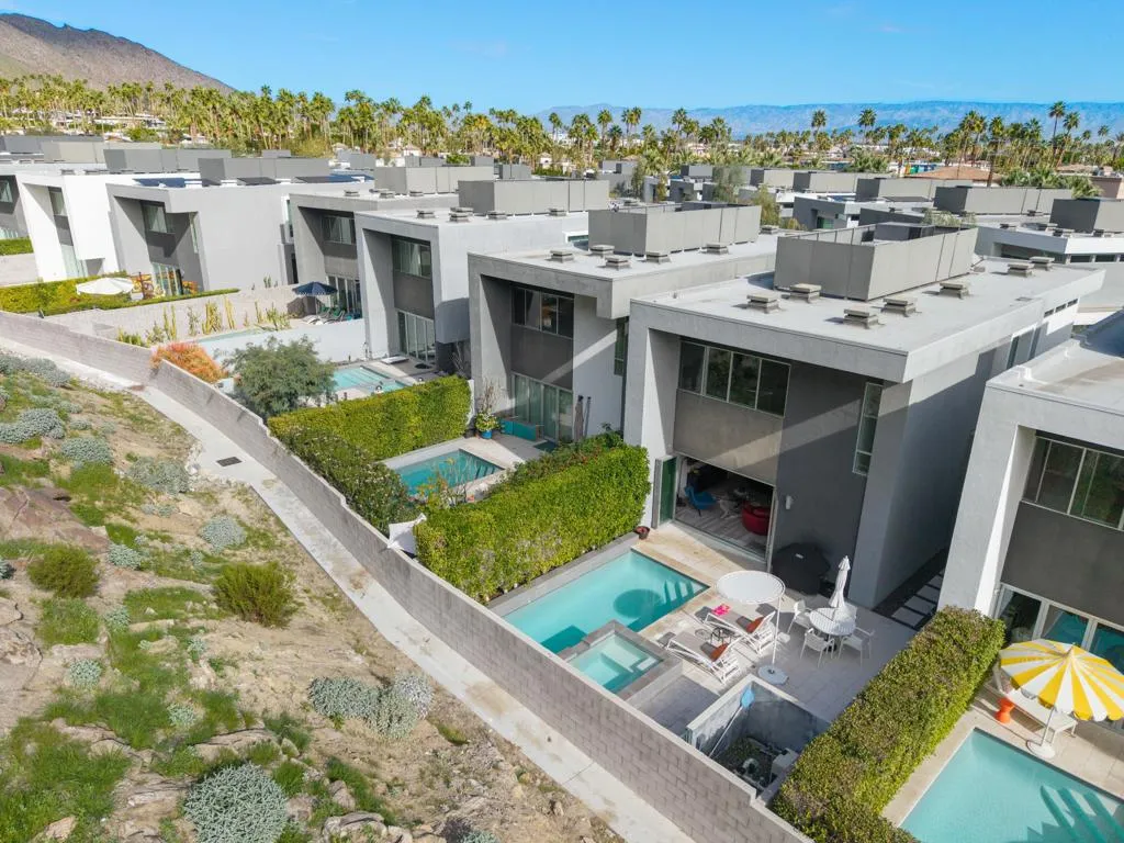1231 Surrey Lane, Palm Springs, California 92264 home-pic-4