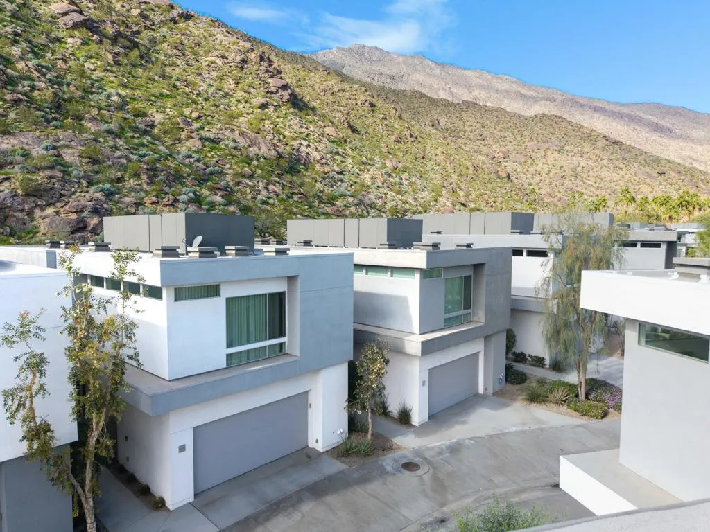 1231 Surrey Lane, Palm Springs, California 92264 home-pic-3