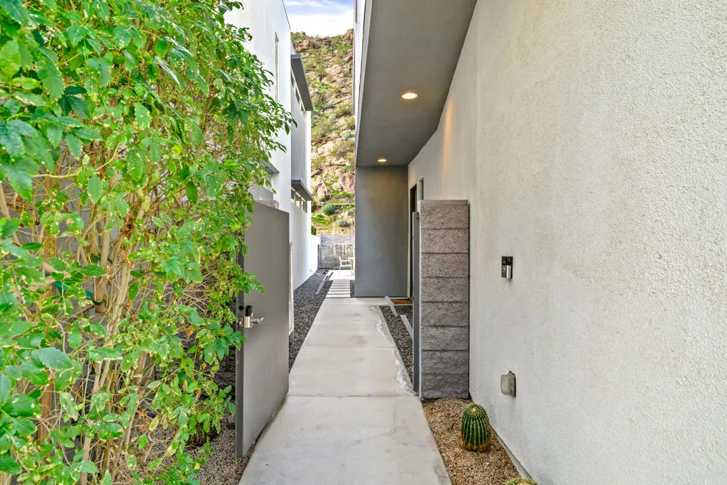 1231 Surrey Lane, Palm Springs, California 92264 home-pic-7