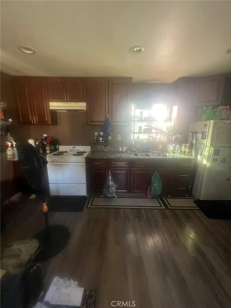 2000 W 54th, Los Angeles, California 90062 home-pic-37