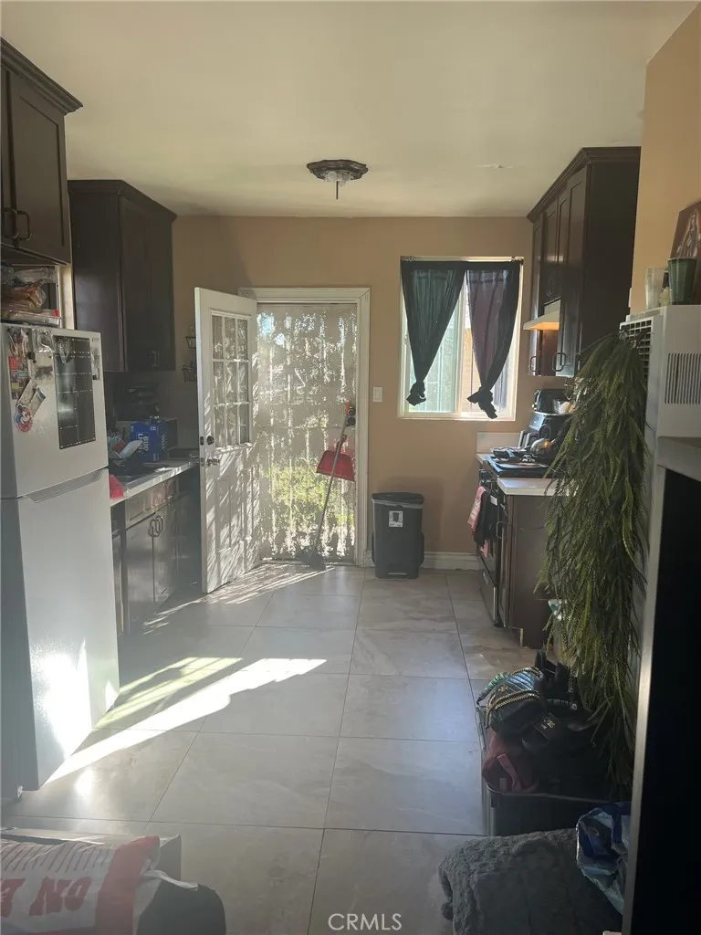 2000 W 54th, Los Angeles, California 90062 home-pic-2