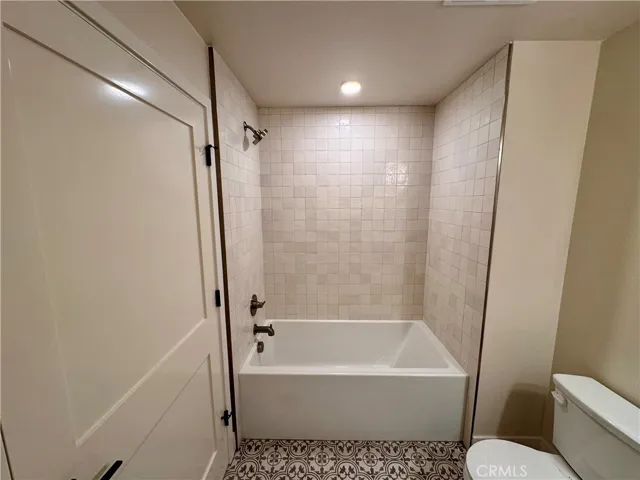 Bathtub in bedroom 2