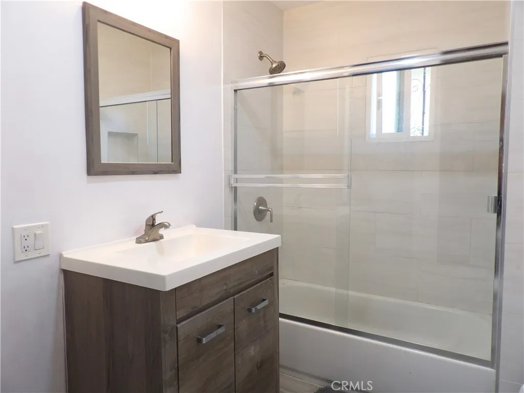 1537 W 60th, Los Angeles, California 90047 home-pic-12