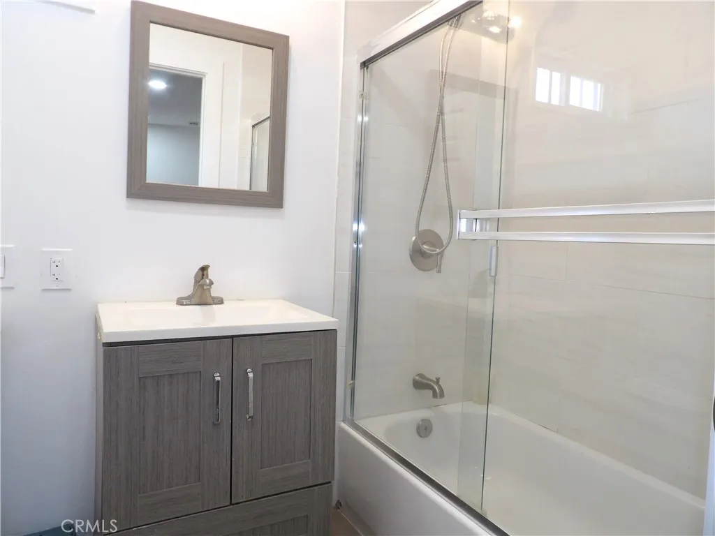 1537 W 60th, Los Angeles, California 90047 home-pic-10