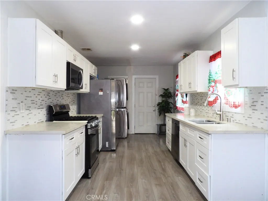 1537 W 60th, Los Angeles, California 90047 home-pic-3
