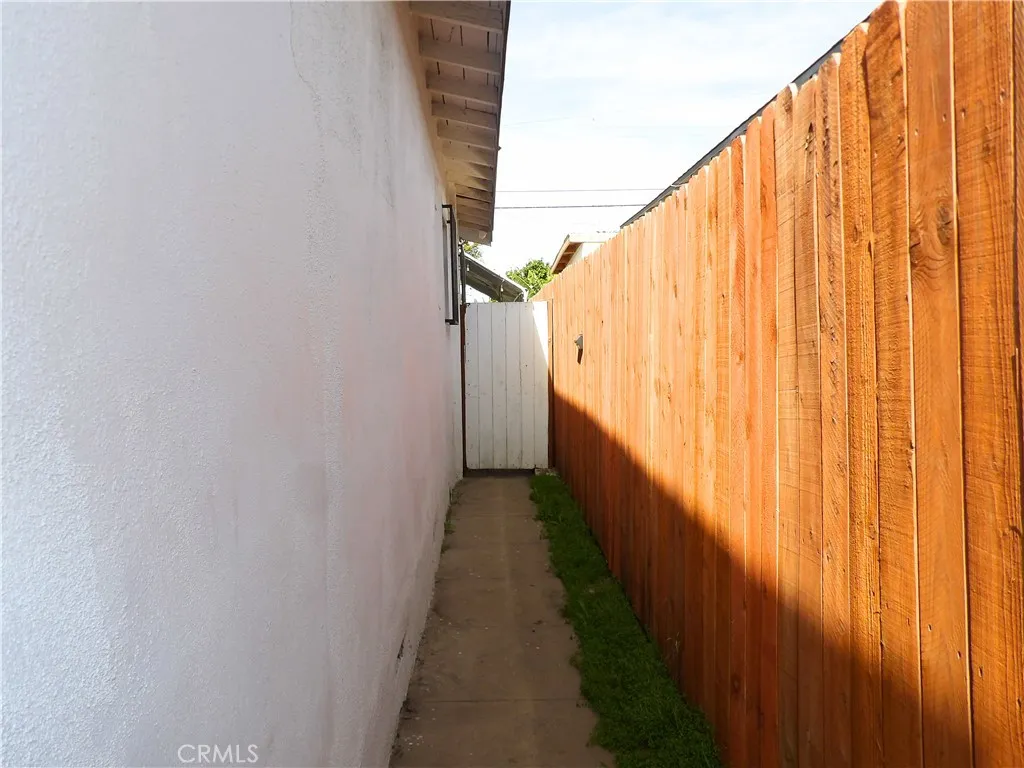 1537 W 60th, Los Angeles, California 90047 home-pic-17