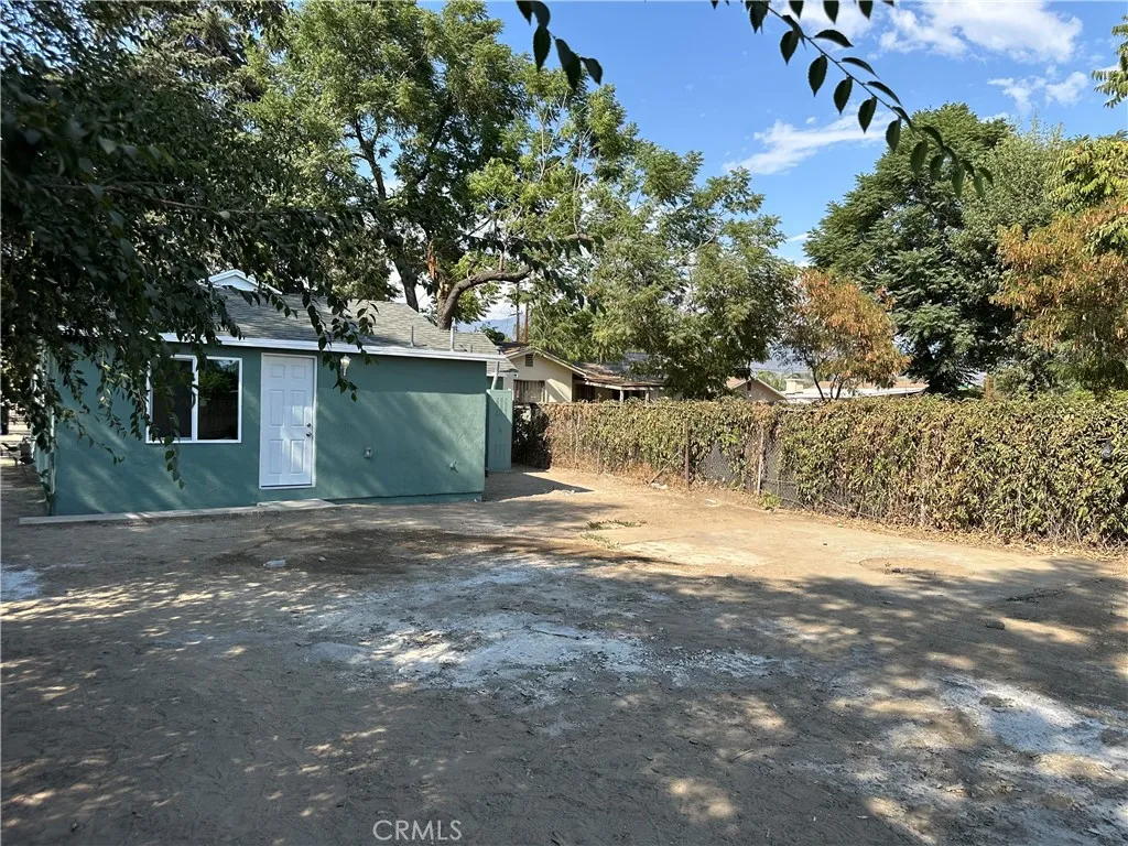 1189 W 19th Street, San Bernardino, California 92411 home-pic-2