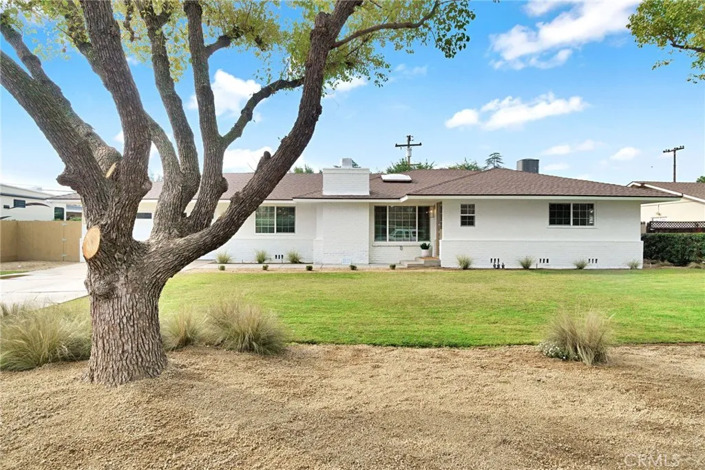 5565 N Winchester Avenue, Fresno, California 93704 home-pic-1