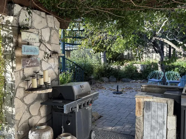 BBQ Covered Patio w Fruit Trees