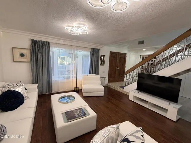 Bay Windows thruout Sunlite HOme