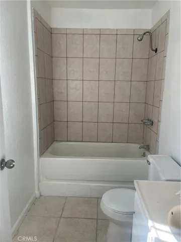 Bath/Hot Tap Shower Room