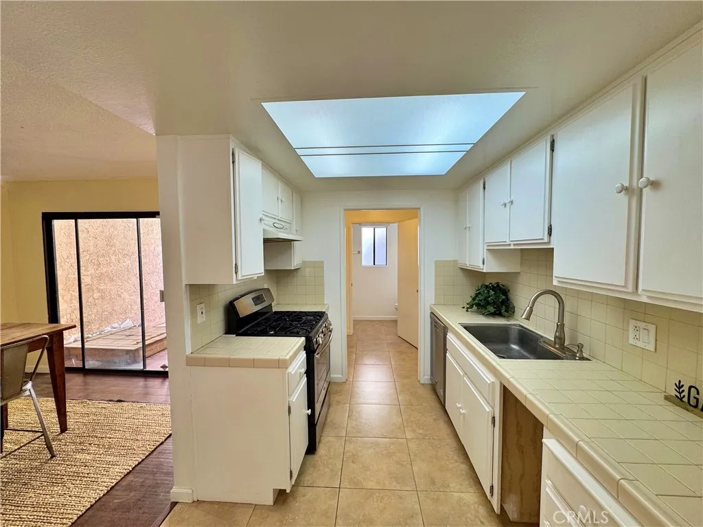 4177 Manhattan Beach Blvd., Lawndale, California 90260 home-pic-13