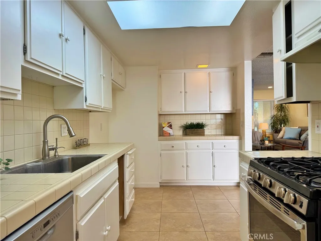4177 Manhattan Beach Blvd., Lawndale, California 90260 home-pic-14