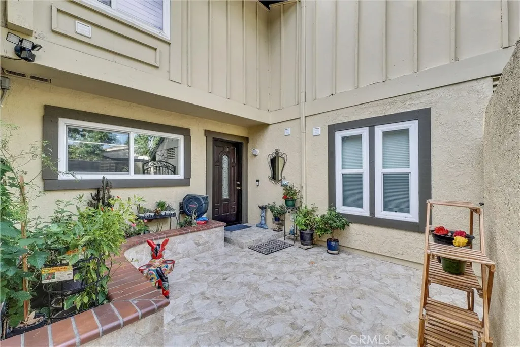 2520 N Tustin B, Santa Ana, California 92705 home-pic-1