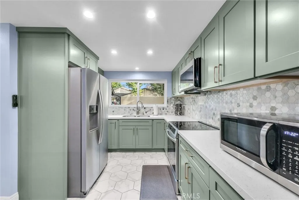 2520 N Tustin B, Santa Ana, California 92705 home-pic-11