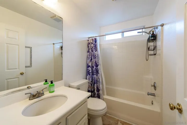 Full bath on 1st floor.