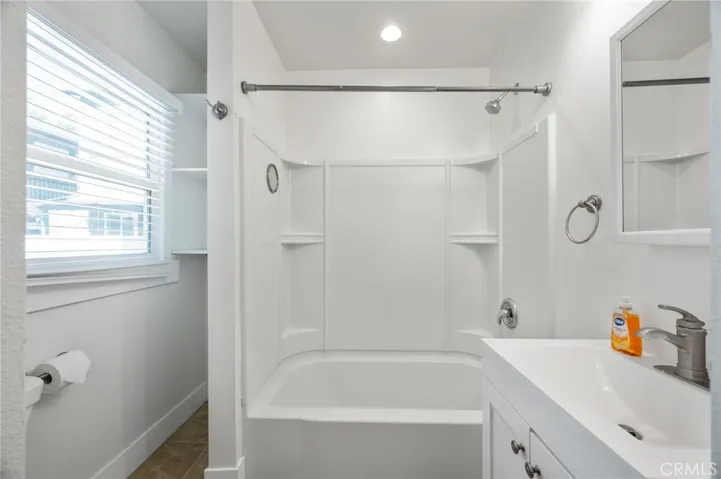 Front house 1 bed, 1 bath