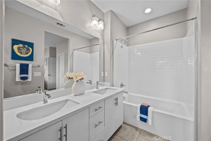 junior suite bath with dual sink and tub