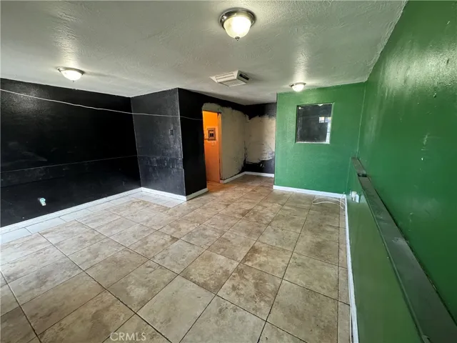 Retail unit Small