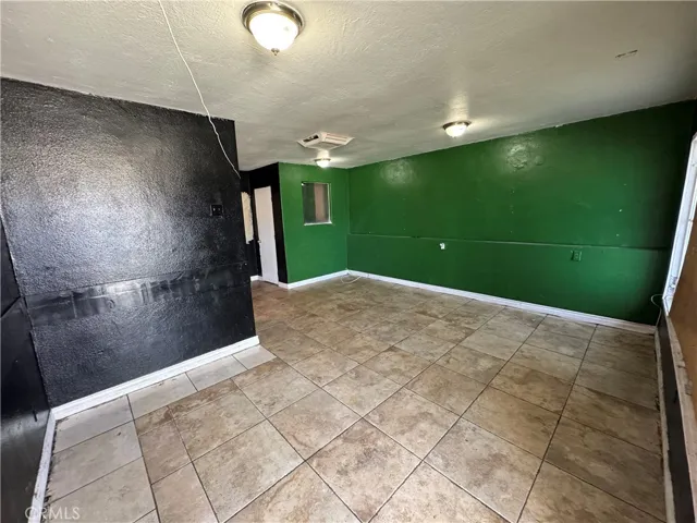 Retail unit Small